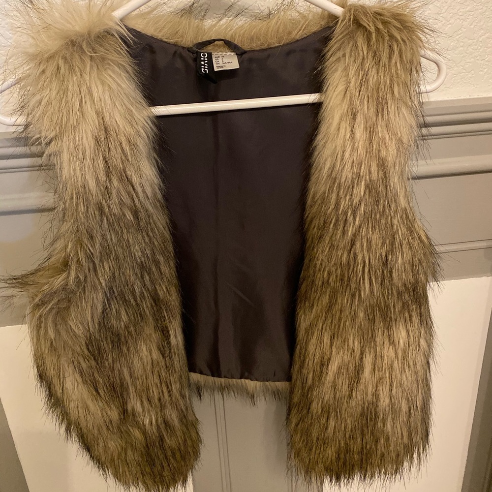 H&M faux fur vest